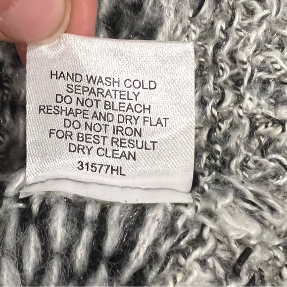 NWOT Romeo and Juliet Couture Black and Gray Southwest Print Sweater Size Large - Picture 5 of 5